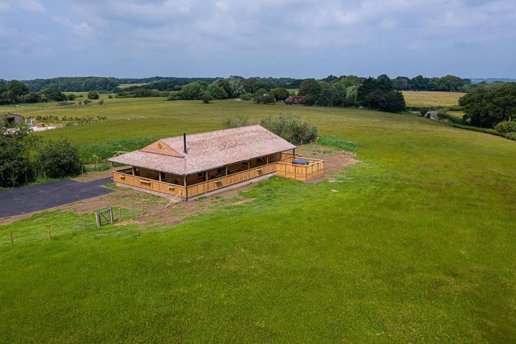 Luxury Log Cabin With A Hot Tub Stone  외부 사진