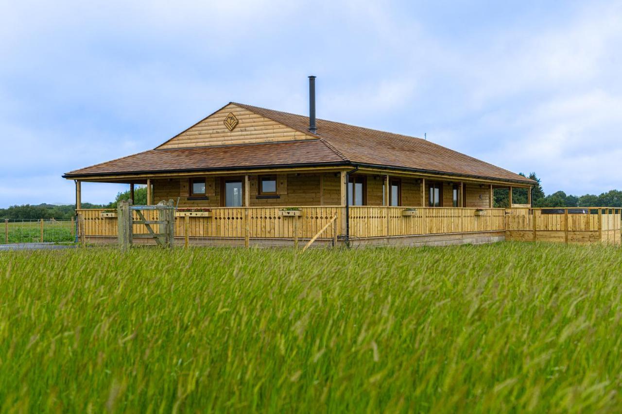 Luxury Log Cabin With A Hot Tub Stone  외부 사진